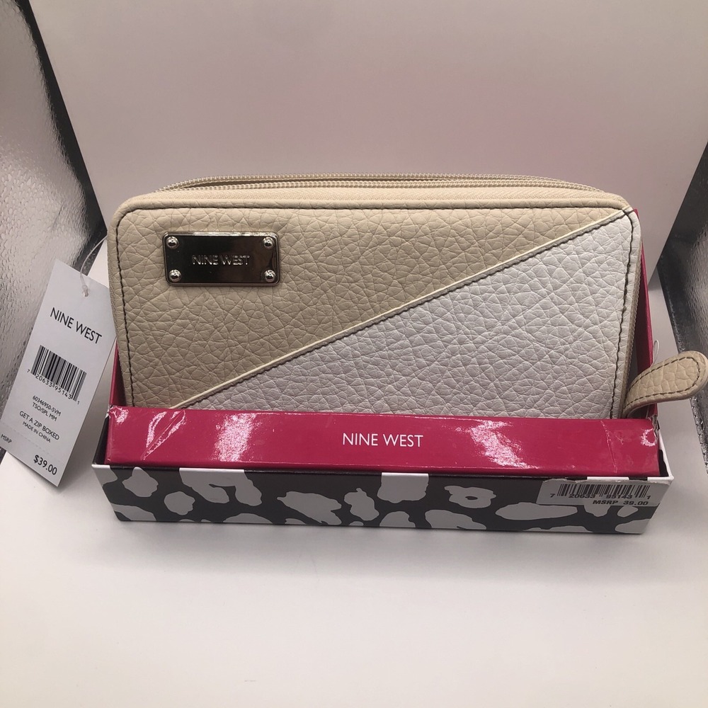 NWT Nine West Get A Zip Boxed Clutch Wallet 2 Tone Beige/ Tan